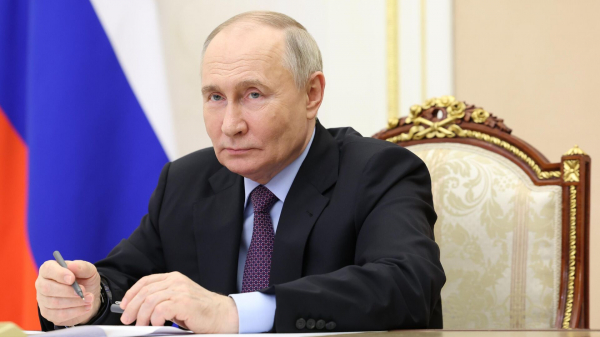Путин: власти продолжат создавать условия, чтобы в семьях рождалось больше детей Путин: власти продолжат создавать условия, чтобы в семьях рождалось больше детей