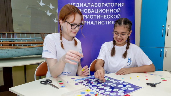 Научпоп и нейросеть. В "Орленке" юнкоры освоили основы креативных индустрий
