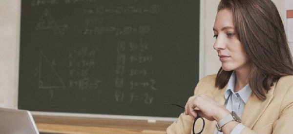 Проверки соцсетей учителей: что говорят юристы и родители