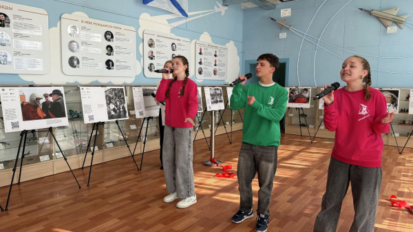 Орлята учатся летать. В "Орленке" открылась выставка о космосе 